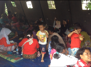 Korban Kebakaran 50 Rumah Petak Klender Diungsikan di Kelurahan