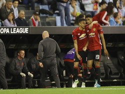 Rashford dan Lingard Kembangkan Senyum Korban Serangan Manchester