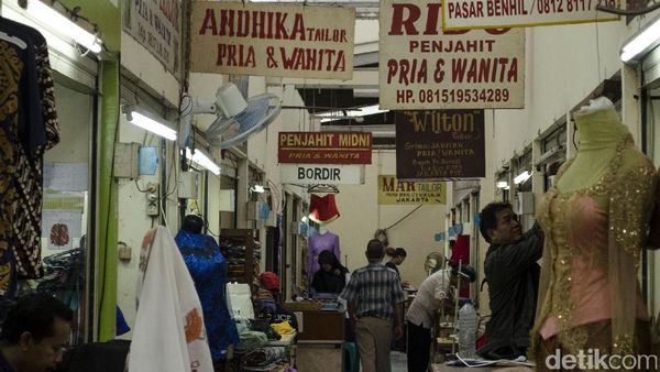 Aktivitas di Pasar Sementara Bendungan Hilir