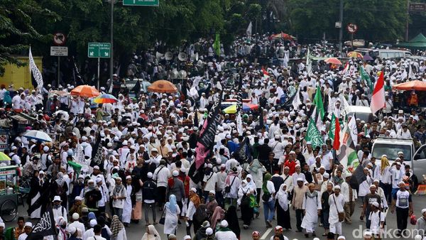 Massa Aksi 55 Longmarch ke Mahkamah Agung