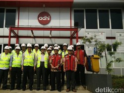 Delegasi Malaysia Sambangi Pabrik Beton LRT Adhi Karya di Sentul