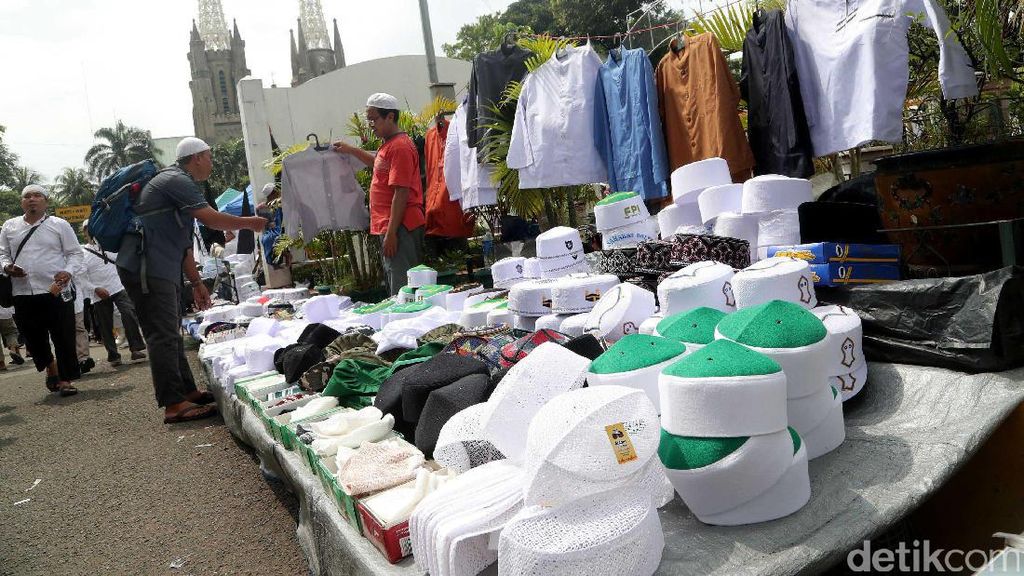 Mengais Rezeki di Aksi GNPF 55 Mengais Rezeki di Aksi GNPF 55