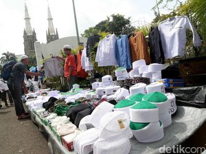 Mengais Rezeki di Aksi GNPF 55 Mengais Rezeki di Aksi GNPF 55
