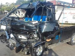 L300 Tabrak Truk Tronton, Dua Orang Tewas