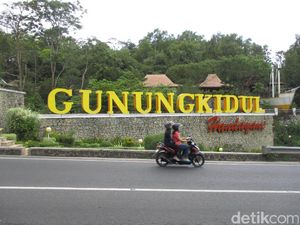 Pemudik di Gunungkidul Diimbau Tidak Berselfie di Bahu Jalan Pemudik di Gunungkidul Diimbau Tidak Berselfie di Bahu Jalan