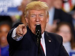 Sempat-sempatnya Trump Serang Oposisi Kala Ucapkan Selamat Natal