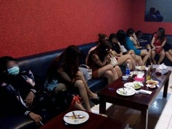 Mengharukan, Pelajar yang Jadi Pemandu Lagu di Dijemput Sang Ayah