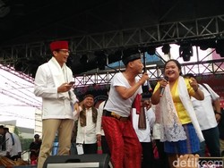 Berbalas Pantun ala Sandiaga di Festival Palang Pintu di Kemang 