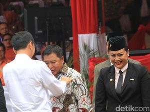 Gubernur hingga Petani Terima Anugerah Kehormatan dari Jokowi