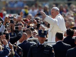 Paus Francis Mengenang Manusia Pertama di Bulan