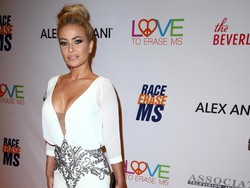 Aktris yang Dijuluki Simbol Seks Ini Gabung OnlyFans di Usia 50