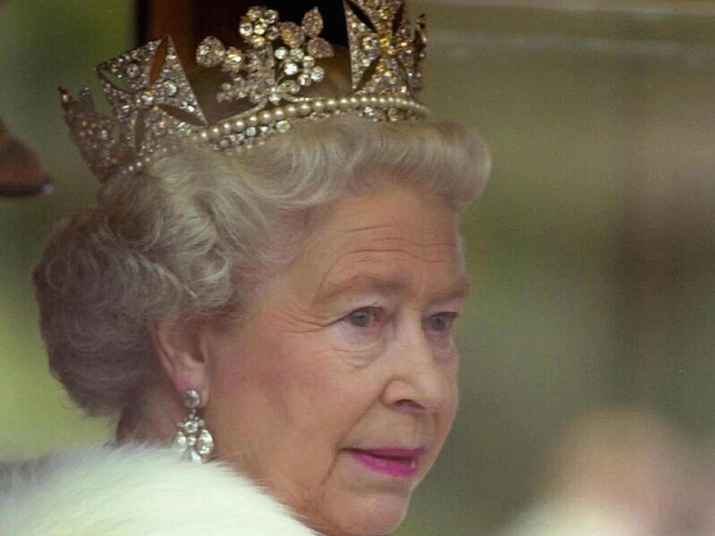 Ratu Elizabeth II Jatuh Sakit