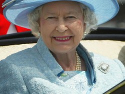 Ratu Elizabeth II Masih Bisa Menyetir Mobil Sendiri di Usia 91