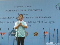 Begini Gaya Menteri Susi Masak Sup Pindang Gunung di Muara Angke