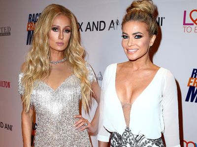 Adu Seksi Paris Hilton dan Carmen Electra