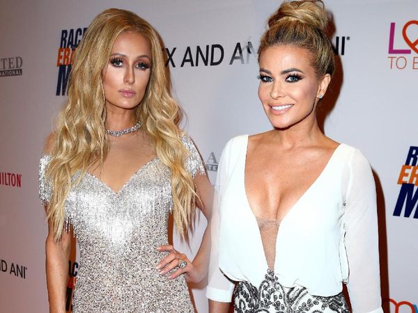 Adu Seksi Paris Hilton dan Carmen Electra