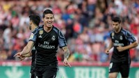 James Rodriguez merayakan golnya, dia mencetak 2 gol pertama Madrid. REUTERS/Pepe Marin.