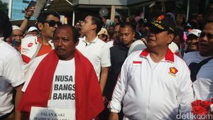 Jalan Kaki Dari Madiun, Eko Disambut Prabowo