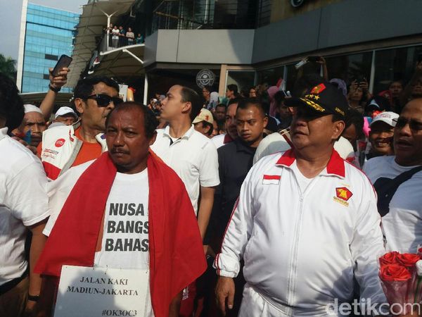 Jalan Kaki Dari Madiun, Eko Disambut Prabowo
