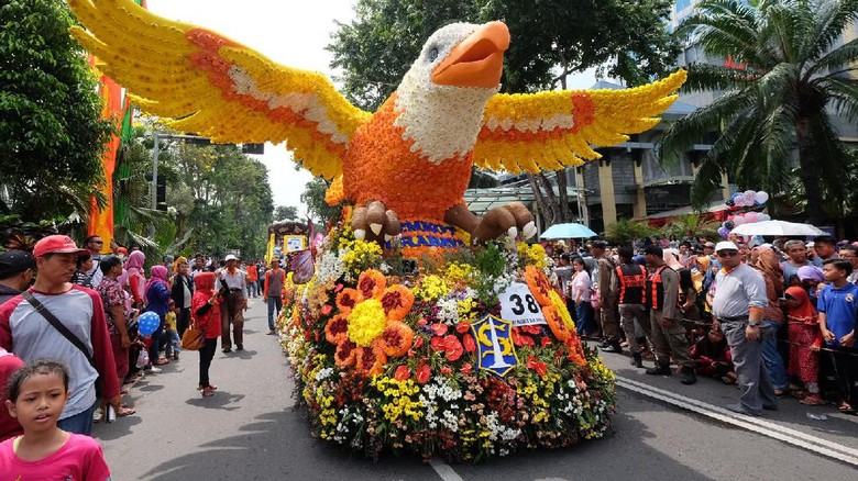 Parade Budaya di Surabaya. Foto: Budi Sugiharto Parade Budaya di Surabaya. Foto: Budi Sugiharto