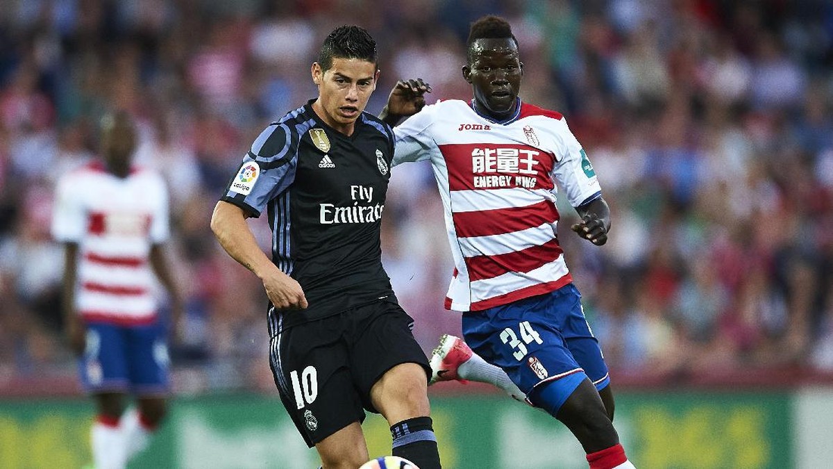 James Rodriguez membuka kemenangan Real Madrid atas Granada 4-0, Minggu (7/5/2017). Foto: Aitor Alcalde/Getty Images