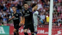 Tambahan tiga angka itu membuat Madrid tetap berada di urutan kedua papan klasemen sementara La Liga dengan 88 poin dari 35 pertandingan. Puncak tabel ditempati Barcelona dengan nilai sama tapi sudah menghabiskan 36 laga. REUTERS/Pepe Marin.