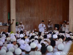 Hadiri Pengajian Ustaz Arifin Ilham, Anies Mohon Doa Restu