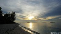 Lihat Sunset Ini, Jadi Pengen Liburan ke Karimunjawa