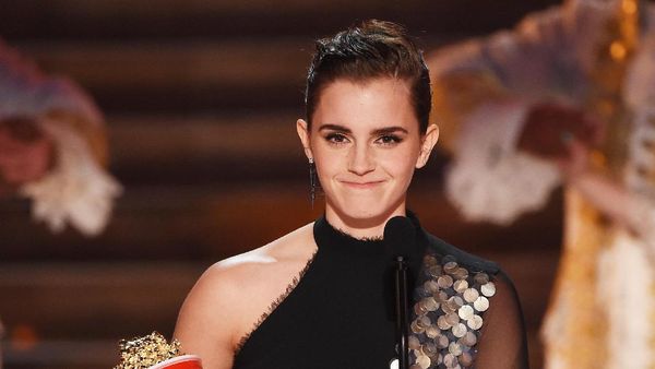 Senyum Semringah Emma Watson di MTV Movie and TV Awards 2017