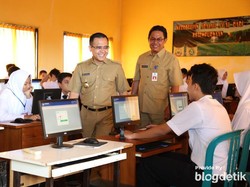 Bupati Anas Pantau Hari Terakhir Pelaksanaan UNBK SLTP