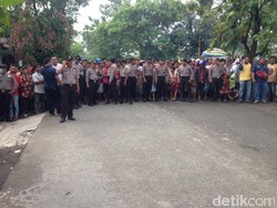 Ratusan Polisi Amankan Rekonstruksi Pembunuhan Sadis Satu Keluarga