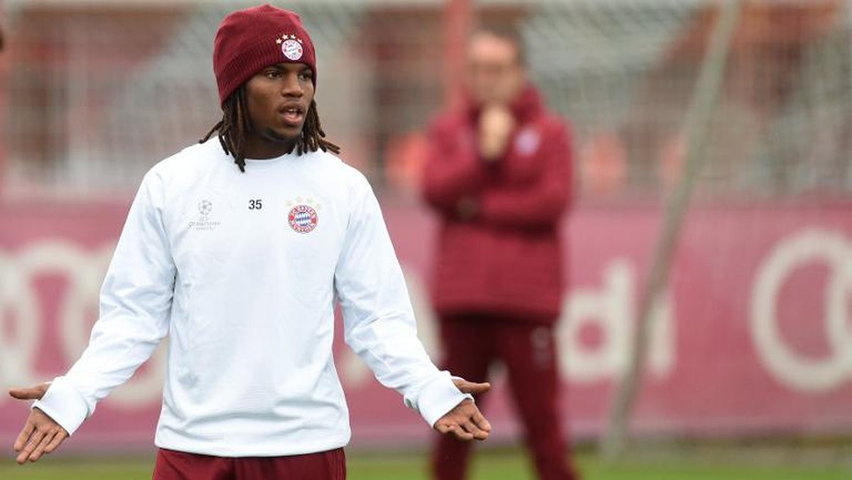AC Milan tertarik kepada Renato Sanches (Foto: AFP PHOTO / CHRISTOF STACHE)