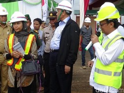 Rini Soemarno Tinjau Proyek Tol Pasuruan-Probolinggo