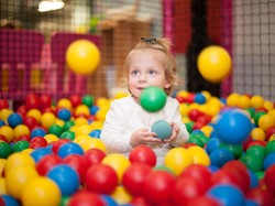 Benarkah Kolam Bola Sarang Penyakit Bagi Anak-anak?