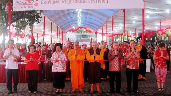 Ekayana Vegetarian Festival Meriahkan Waisak