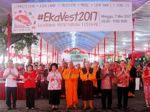 Ekayana Vegetarian Festival Meriahkan Waisak