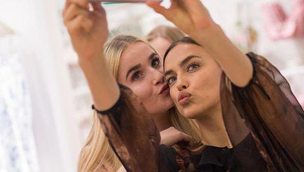 Ilustrasi selfie