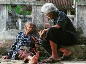 Mbah Ponco Nenek 95 Tahun Bisa Akting di Film Ziarah Meski Buta Huruf Mbah Ponco Nenek 95 Tahun Bisa Akting di Film Ziarah Meski Buta Huruf
