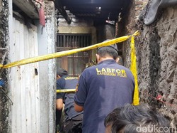 Polisi Lakukan Olah TKP Lokasi Kebakaran di Jatinegara