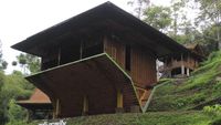 Rumah Joglo Terbalik Berusia 200 Tahun di Dago
