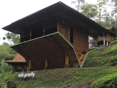 Rumah Joglo Terbalik Berusia 200 Tahun di Dago