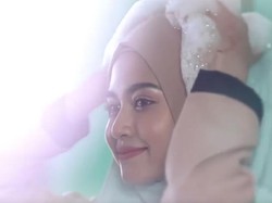 Viral, Iklan Wanita Keramas Pakai Jilbab yang Picu Komentar Netizen