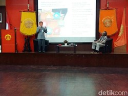 Bicara di UI, Bupati Kudus Pamerkan 14 Sekolah Bebas APBD