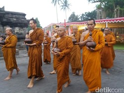 Pengambilan Air Suci di Temanggung Awali Ritual Waisak 2017