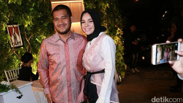 Mesranya Dewi Sandra dan Suami di Pernikahan Rinni-Jevin Julian