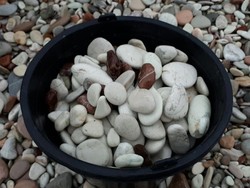 Sekelumit Kisah Penambang Batu di Pantai Kolbano NTT