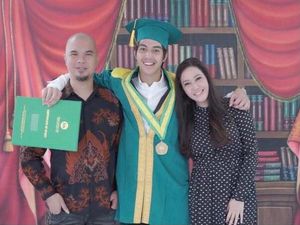 Bagaimana Rasanya Punya Ayah Ahmad Dhani, El Rumi?