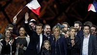 Macron Rayakan Kemenangan Pilpres Prancis