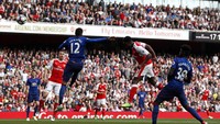 Danny Welbeck menanduk bola yang berbuah gol ke gawang Manchester United di menit ke-57. Stefan Wermuth/Reuters.
