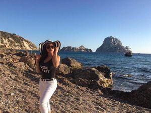 Seksinya Ariel Tatum Saat Berlibur